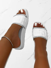 Pantuflas de punta redonda con parches de diamantes de imitación